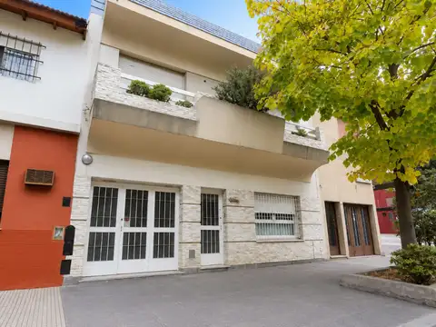 VENTA CASA 5 AMB PATIO TERRAZA COCHERA