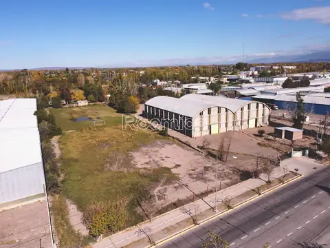 NAVES INDUSTRIALES Y/O LOTES - ZONA INDUSTRIAL