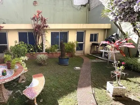 Venta Departamento 3 ambientes con jardín