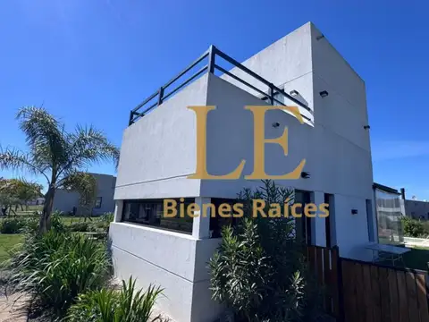Casa en Venta con 3 cocheras
