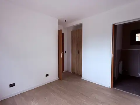 Casa 2 ambientes con 2 baños