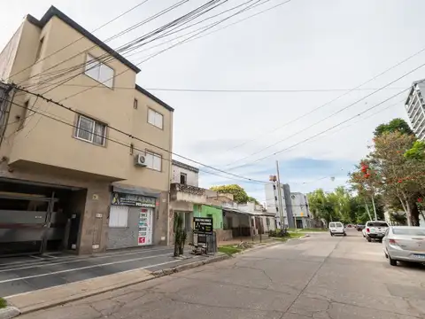 Depto con cochera a metros del Parque Federal.