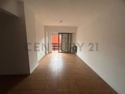 Venta de departamento cinco ambientes, frente al mar, Miramar.