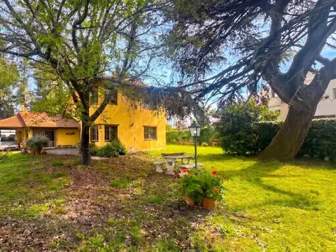 Chalet 5 ambientes Venta Castelar Norte Apto Crédito