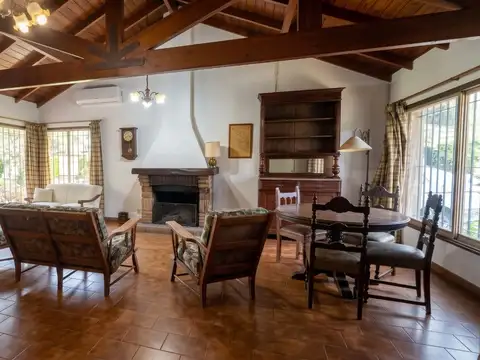 Casa 6 ambientes con 2 baños