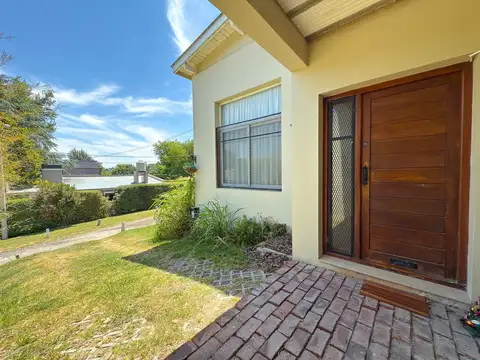 EN VENTA AMPLIA CASA ZONA UNCAS TANDIL