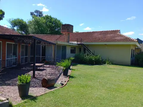 Casa 7 ambientes con 2 baños