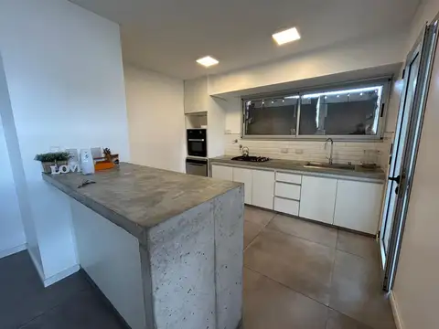 Casa 6 ambientes con 3 baños