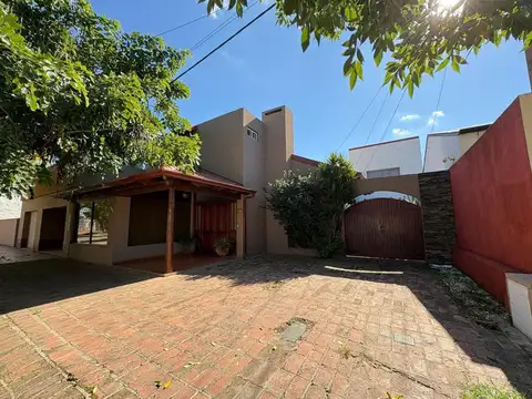 VENTA AMPLIA CASA 2 PLANTAS- CENTRO DE ESPERANZA