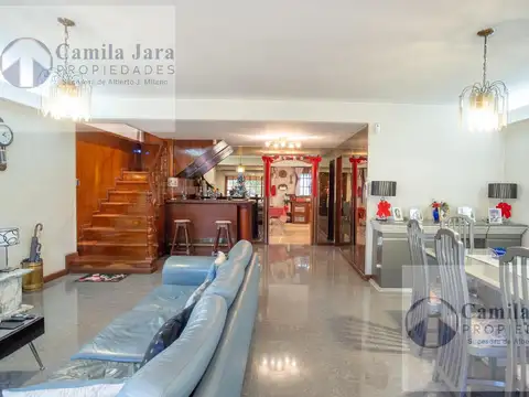 Casa en Venta con 3 cocheras