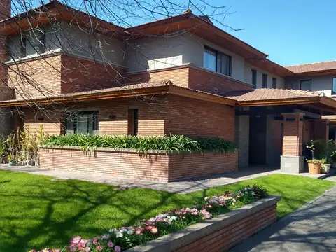 Casa 7 ambientes con 7 baños