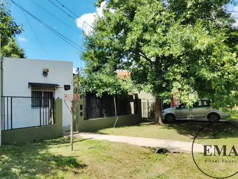 Casa en Ibarlucea a la venta con cochera, jardín y pileta