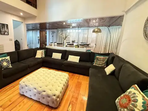 Casa 7 ambientes con 3 baños