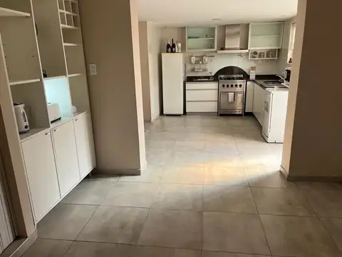 Casa en Alquiler Temporal con 2 cocheras