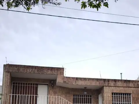 CASA 4 DORM ZONA DE UNC Y UTN