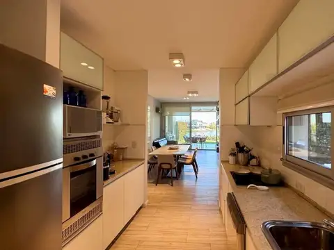 Departamento 5 ambientes con 3 baños