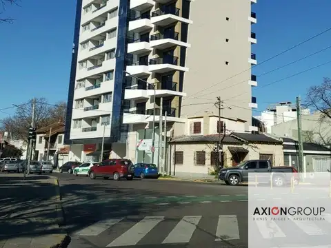 19 y 44-Pza Azcuénaga-Semipiso de categoría amoblado con terraza propia