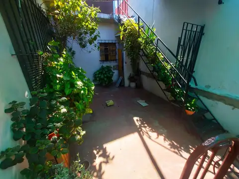 Casa 7 ambientes con 1 baño