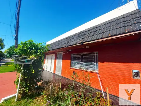 Casa en venta - 3 Dormitorios 1 Baño - 223Mts2 - Gerlí