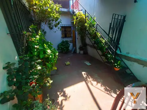 Casa 7 ambientes con 1 baño