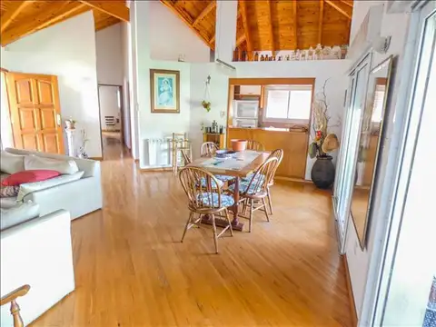 Casa 4 ambientes con 3 baños