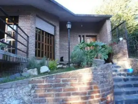 Casa en venta - 4 Dormitorios 2 Baños - Río Ceballos