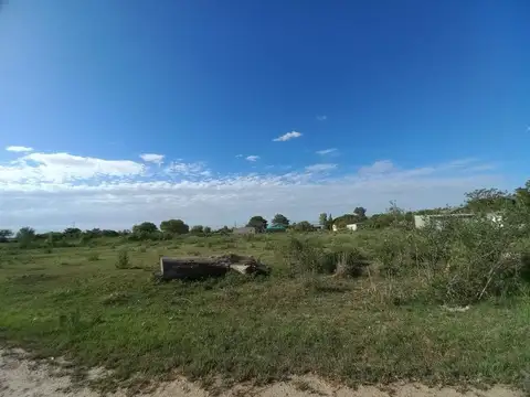 VENTA AMPLIO LOTE EN FELICIA