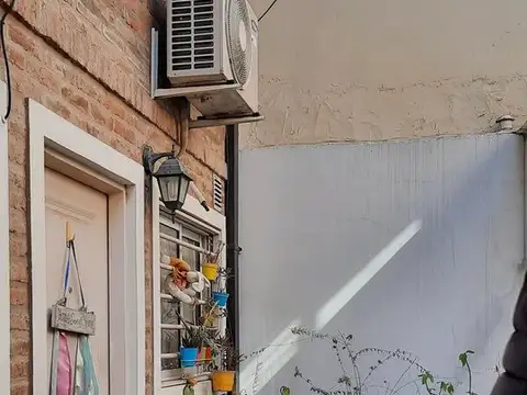 Casa 2 ambientes con 1 baño