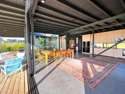 Casa 4 ambientes con 2 baños