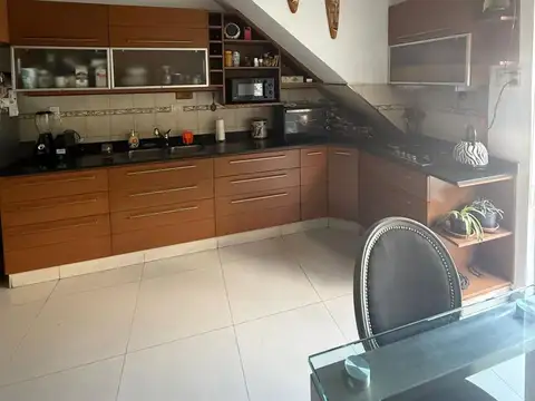 Casa 5 ambientes con 2 baños