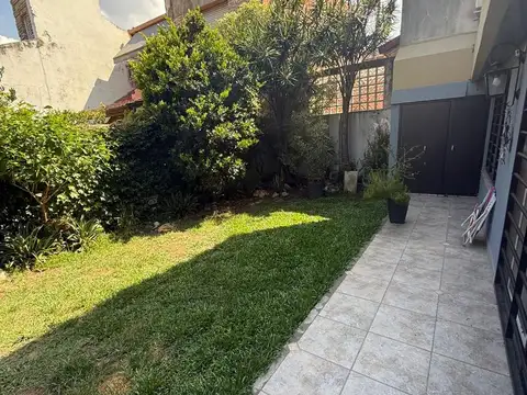 Venta Casa 5 ambientes quincho jardin garage