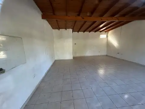 Local en Alquiler en Barrio el Cazador, $ 250.000