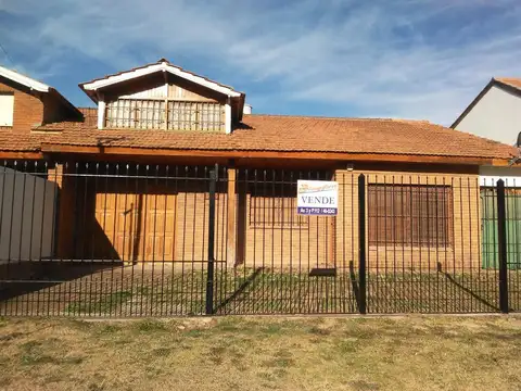 Casa (en PH) - Venta - Villa Gesell - 5 Ambientes.