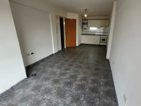 Departamento Monoambiente en Alquiler en Morón Centro con Balcón – A metros de la Universidad y la E