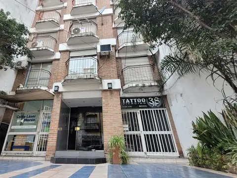 Departamento Monoambiente en Alquiler en Morón Centro con Balcón – A metros de la Universidad y la E