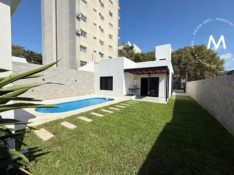 APTO CRÉDITO - Casa en venta de 4 ambientes con cochera, quincho y piscina - Villa Ballester