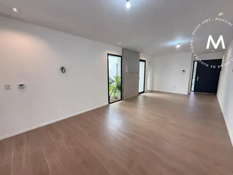 Casa en Venta con 4 cocheras