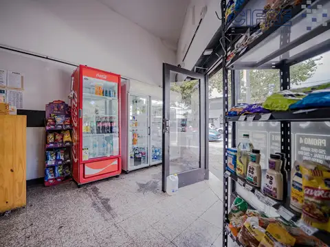 Local a la venta en esquina Nazca y Albarellos - Opción financiamiento.
