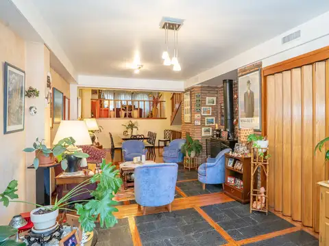 Casa en Venta con 3 cocheras