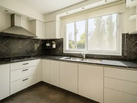 Casa 5 ambientes con 3 baños