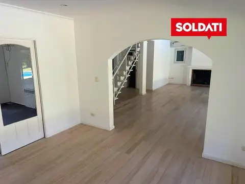 Casa 5 ambientes con 3 baños