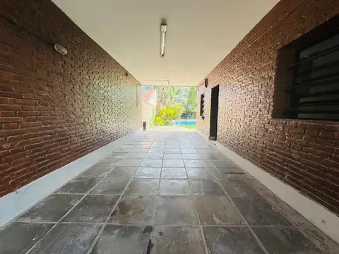 Casa 6 ambientes con 2 baños