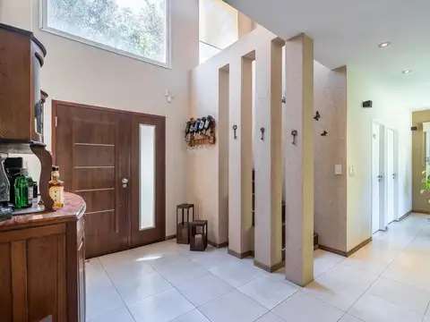 Casa en Venta con 4 cocheras