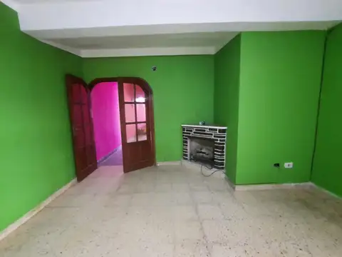 Casa en Alquiler con 2 cocheras