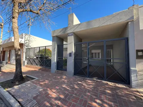 CASA EN VENTA EN PERGAMINO EN ZONA CENTRICA