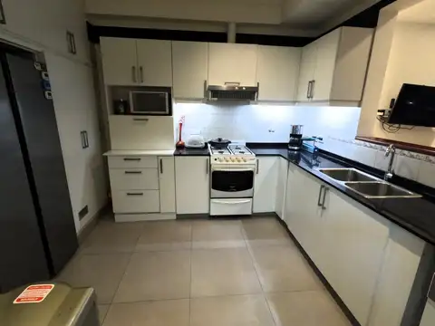 Depto Tipo Casa en Venta en Villa del Parque, USD 315.000