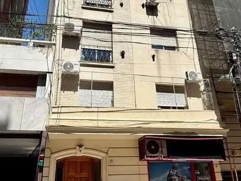 Azcuenaga 1517 , Piso 2