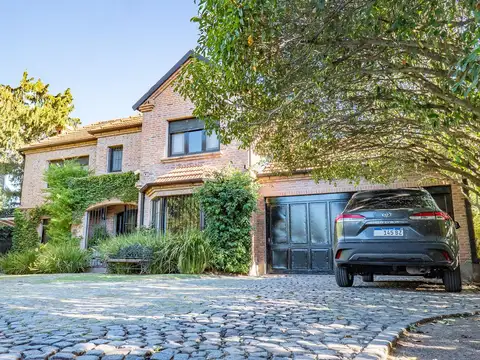 Casa de estilo ingles de 3 dormitorios en Aldea Fisherton