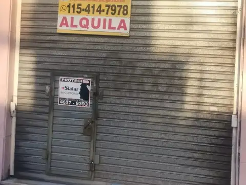 EXCELENTE LOCAL COMERCIAL A PASOS DE AV AVELLANEDA 21 MTS, BAJAS EXP 62000 $ PERSIANA AUTOMÁTICA.