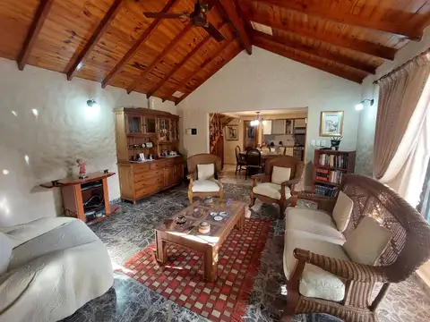 Casa en Venta con 4 cocheras
